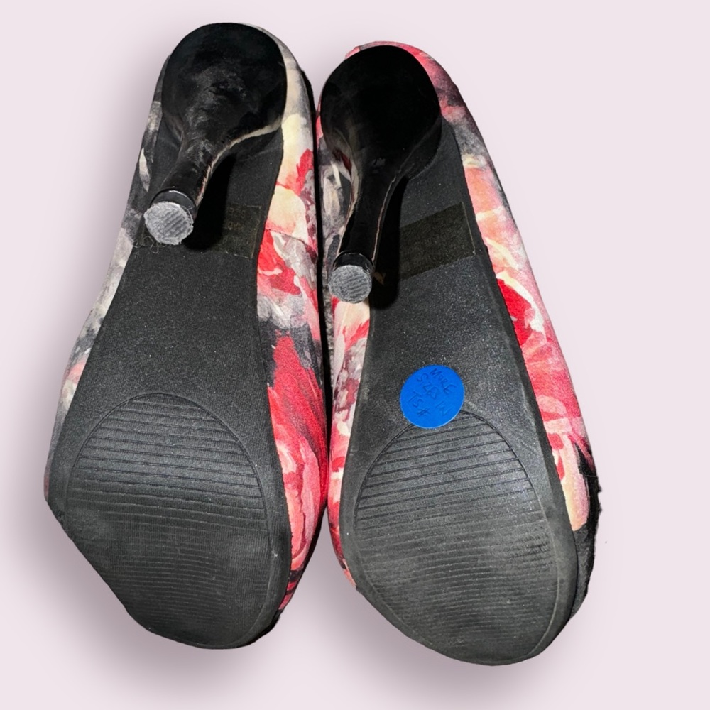 Charlotte Russe Floral Platform Heels with Peep Toe - Picture 7 of 7
